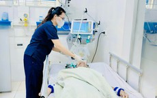 Cứu sống cụ &#244;ng 80 tuổi suy h&#244; hấp nguy kịch