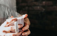 Nguy cơ b&#249;ng ph&#225;t gout khi trời trở lạnh: 4 loại đồ uống hỗ trợ đ&#224;o thải axit uric hiệu quả