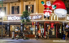 Hà Nội lung linh với hàng loạt cây thông Noel khổng lồ