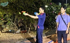 Dựng lại hiện trường vụ con rể dùng 2 khẩu súng nã đạn vào nhà bố vợ, cướp tài sản