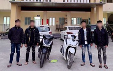 Nh&#243;m thanh ni&#234;n đi xe SH cầm dao gắn tu&#253;p sắt truy đuổi người đi đường