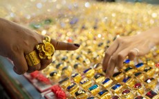 Giá vàng hôm nay ngày 21/12 chốt tuần tăng nhẹ, người mua vẫn lỗ đậm