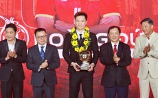 Hoàng Đức lần thứ ba nhận danh hiệu Quả bóng Vàng Việt Nam