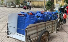 Giữa Hà Nội, dùng xe bò 'cải tiến' chở cơm cho học sinh bán trú