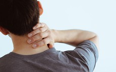 Đau cổ vai cánh tay cần làm gì để giảm đau và phòng bệnh?