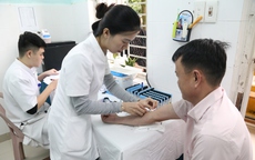 Bệnh viện Trung ương Huế kh&#225;m s&#224;ng lọc ung thư cho người d&#226;n miền n&#250;i