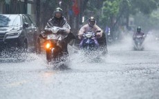 Miền Bắc chuyển mưa d&#244;ng mạnh từ chiều mai