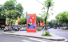 Thủ đô Hà Nội rực rỡ cờ hoa mừng 135 năm ngày sinh Chủ tịch Hồ Chí Minh