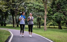 Đi bộ có thể giảm nguy cơ bệnh tim, cách đi bộ đúng và an toàn