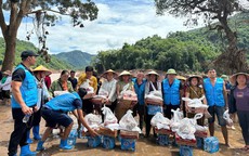 Đội xe 0 đồng Thanh H&#243;a v&#224; những chuyến h&#224;ng t&#236;nh người đến với người d&#226;n v&#249;ng lũ xứ Nghệ
