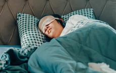 Th&#243;i quen khi ngủ gi&#250;p trẻ h&#243;a l&#224;n da v&#224; chống mệt mỏi