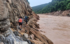 Xé rừng, vượt lũ cứu bản Cha Nga