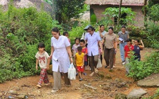 Những bước chân không mỏi chăm sức khỏe cho trẻ vùng cao