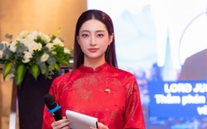 Lương Th&#249;y Linh g&#226;y ch&#250; &#253; l&#224;m MC song ngữ