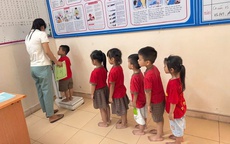 Trẻ kh&#244;ng tăng c&#226;n, hay ốm vặt - c&#243; phải dấu hiệu suy dinh dưỡng?