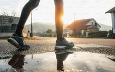 Thời điểm vàng đi bộ giúp người già giảm cân hiệu quả
