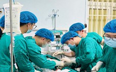 Thanh niên khỏe mạnh bất ngờ sốc tim, bác sĩ bệnh viện miền núi cứu sống bằng kỹ thuật VA-ECMO