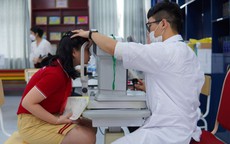 Trẻ bị viêm giác mạc có nguy hiểm không?