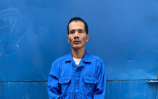 Bị chửi 'hai con lợn', nam thanh niên dùng gậy gỗ đánh vào đầu bạn nhậu