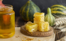 Mật ong: Giá trị thật và những hiểu lầm phổ biến