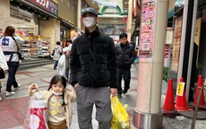 Tết của người Việt nơi xứ người: Mâm cơm thiếu đủ thứ, chỉ đầy ắp nhớ thương