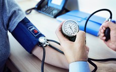 Tại sao mùa lạnh huyết áp tăng và nguy cơ biến chứng?