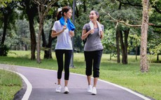 Đi bộ ngoài trời với đi bộ trên máy: Đâu là 'chân ái' cho hành trình giảm cân của bạn?