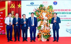 Thầy thuốc truyền nhiễm kiên cường nơi tâm dịch, giành giật sự sống cho người bệnh