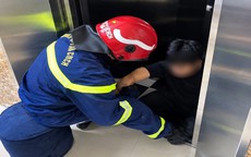 10 phút giải cứu người mắc kẹt trong thang máy chung cư mini