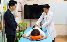 Bác sĩ Phòng khám Hoa Sen TPHCM: Kết hợp Đông - Tây y phải từ chẩn đoán