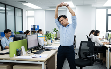 Tưởng bẻ cổ cho đỡ mỏi, người đàn ông nhận cái kết không ngờ