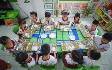 Cần thiết chuẩn hóa bữa ăn học đường, bảo đảm dinh dưỡng cho học sinh