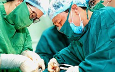 Sản phụ sinh con sau 2 năm bảo tồn tử cung do rau cài răng lược