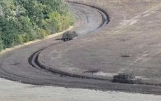Ukraine giăng bẫy 'nhím' phá thế săn diệt xe tăng từ UAV Nga