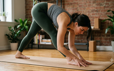 Sai lầm khi tập yoga khiến đau lưng nặng hơn