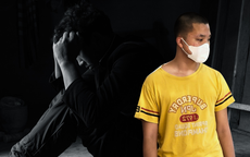 Nam sinh 15 tuổi có hành vi tự hại, nhiều lần đập đầu vào tường