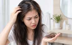 8 nguyên nhân tiềm ẩn gây rụng tóc, hói đầu và cách khắc phục