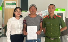 Công an hỗ trợ người đàn ông nhận lại 900 triệu đồng chuyển nhầm