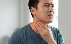 Khàn tiếng tưởng viêm họng, nam giáo viên sững sờ phát hiện ung thư tuyến giáp