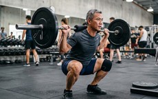 Tập squat bao lâu thì vòng đùi bắt đầu to lên?
