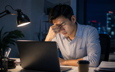 Thức khuya, ngủ nướng thường xuyên gây hại gì?