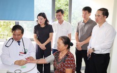 Khám bệnh, sàng lọc đột quỵ và cấp thuốc miễn phí cho người dân