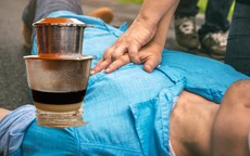 Người đàn ông 50 tuổi bất ngờ ngừng tim sau ly cà phê sáng