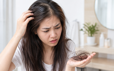 Viêm da tiết bã có gây rụng tóc?