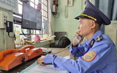 Người hùng nơi gác chắn: Kịp thời cứu nữ sinh trước mũi xe container