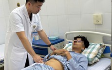 Ngã xe máy thanh niên vỡ bàng quang