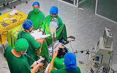 4 cán bộ y tế hiến máu cứu sản phụ ngay trong phòng mổ
