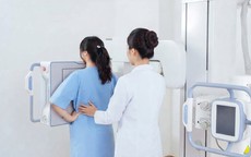 Đến độ tuổi nào phụ nữ nên đi khám sàng lọc ung thư vú?