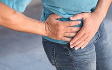 Đau mông kéo dài, người đàn ông bàng hoàng nhận kết quả ung thư