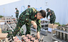 Bên trong các trận địa bắn pháo hoa phục vụ kỷ niệm Ngày Giải phóng Thủ đô